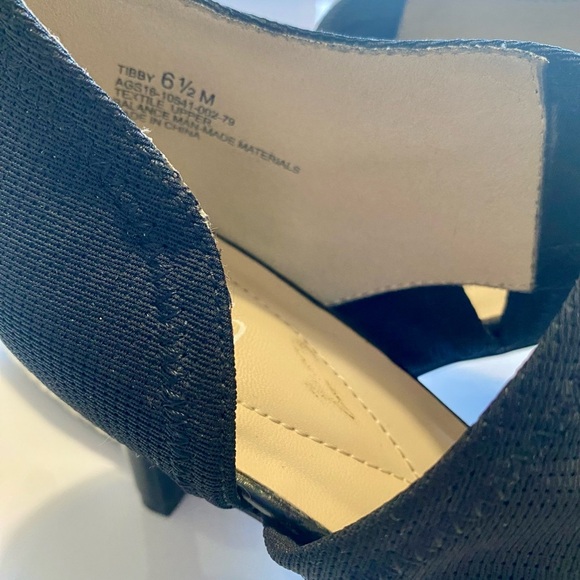 Elegant Black and White Women's Heels - Picture 3 of 5